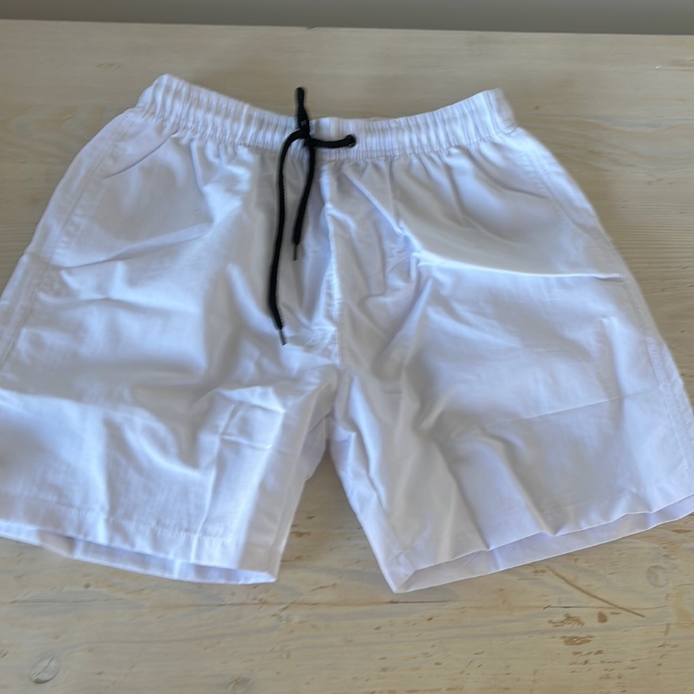 Alovha men’s shorts size M white with black drawstring NEW